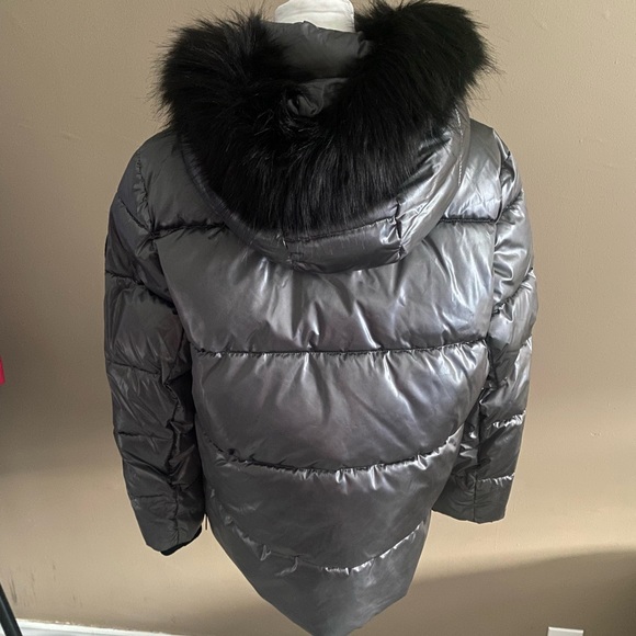 Brand new DKNY puffer Jacket - Picture 2 of 5